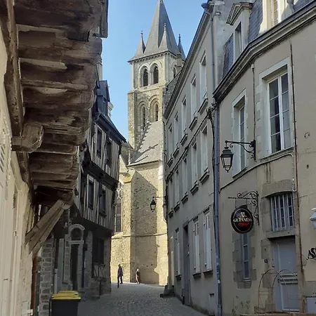 Appart Centre En Fond De Cour.