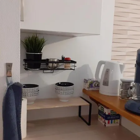 Apartment Appart Centre En Fond De Cour. *